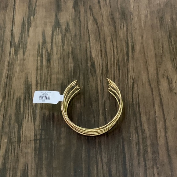 Francesca’s collections Jia cross twisted cuff bracelet - Picture 2 of 12